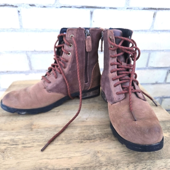 Sorel Emelie Short Boots - Picture 9 of 9